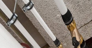 Замена труб водоснабжения в квартире: цена от 2103 руб. - СантехДомКтб